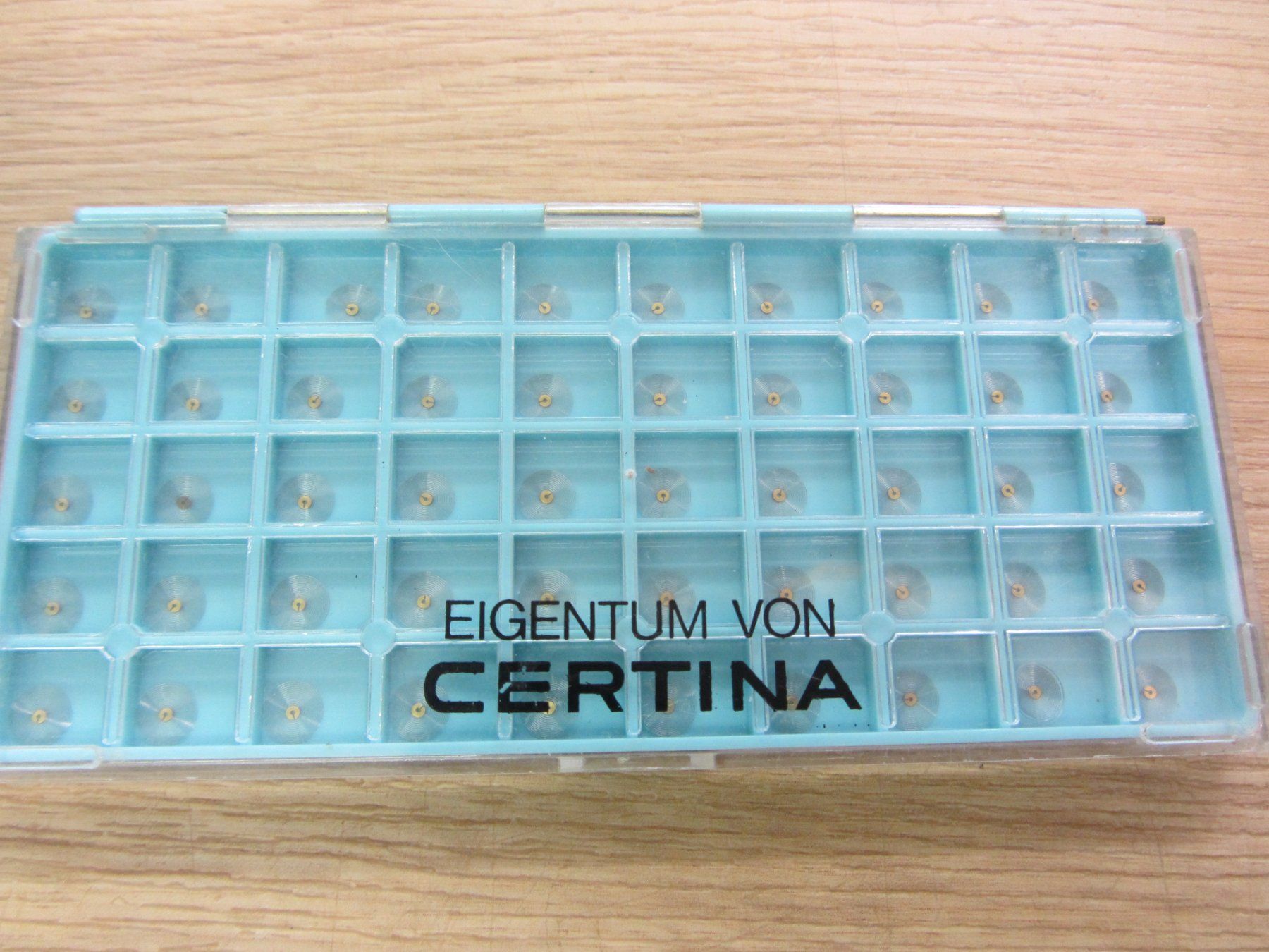 Certina Orologi: Altneue Spiralen mit Rolle, Certina-Box – Nuovo (secondo la descrizione) da Hölstein venduto da federhaus
