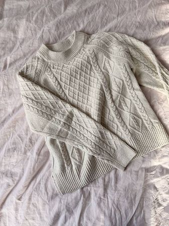 Weisser Pullover