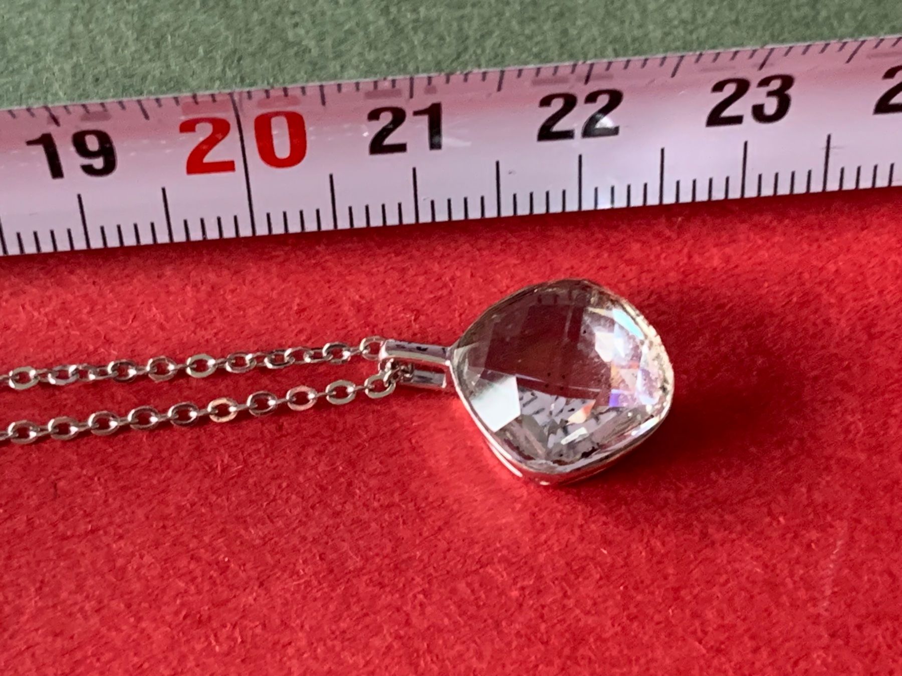 Swarovski Catenine: Swarovsky Kette leuchtend weiss – Usato da Laufen venduto da Bellebellezza 1