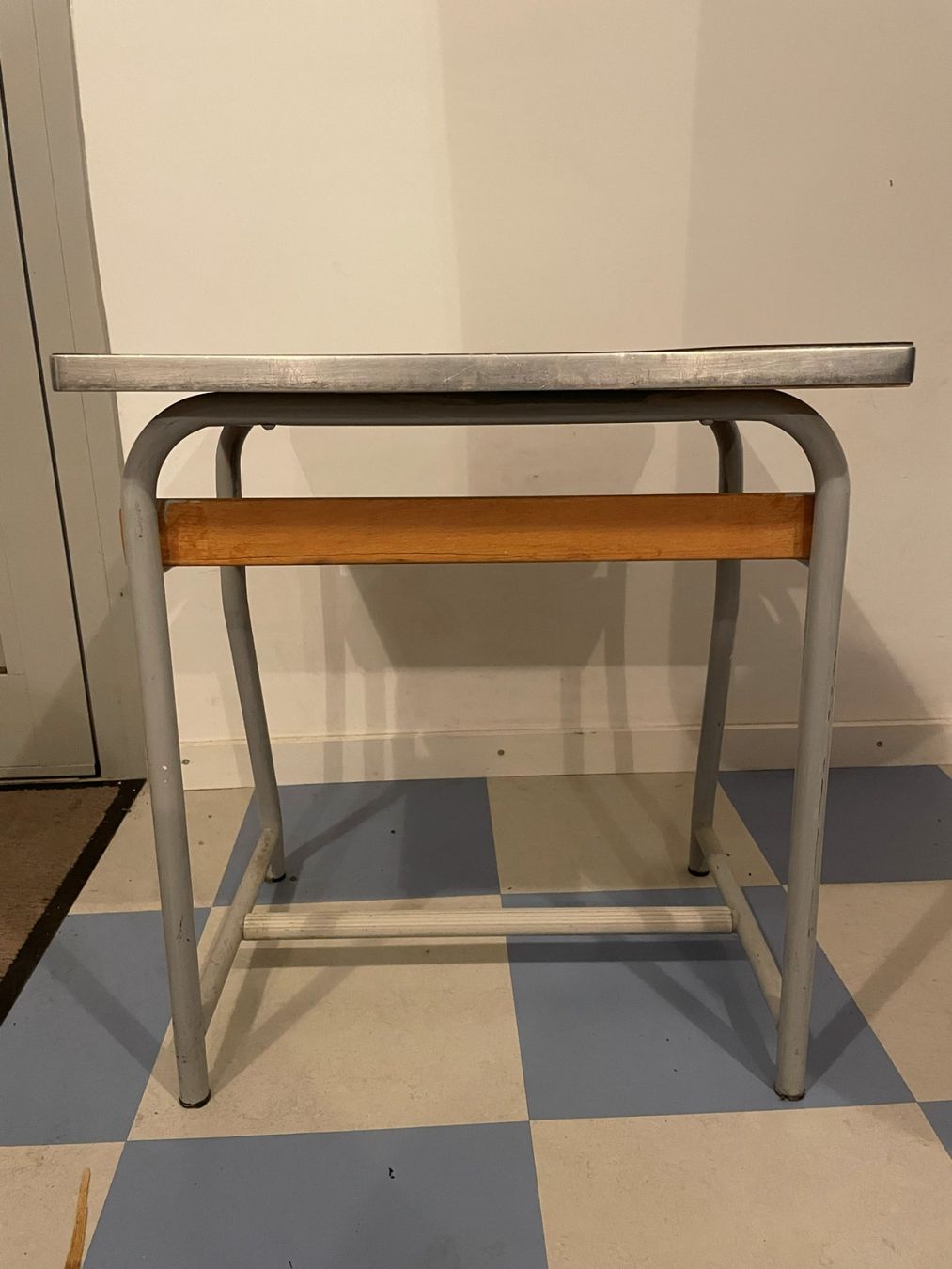 Tavoli: Vintage Kindertisch, 1970 – Usato da Liebefeld venduto da Adrianl0 1