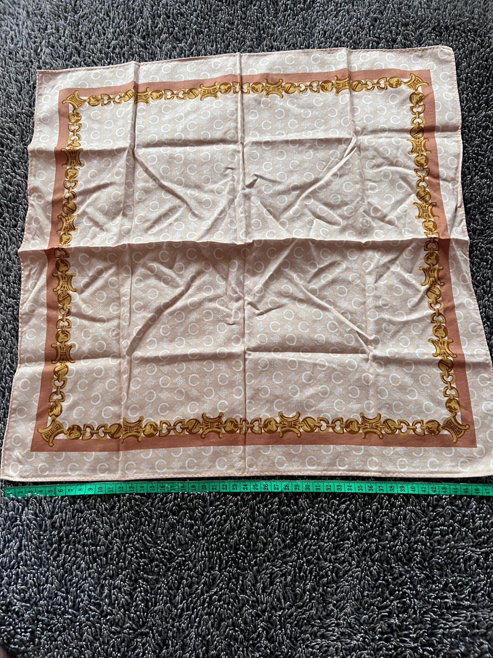 Celine Foulard & Sciarpe: Céline – Vintage Baumwolltuch Monogram – Usato da Winterthur venduto da Dejv 3