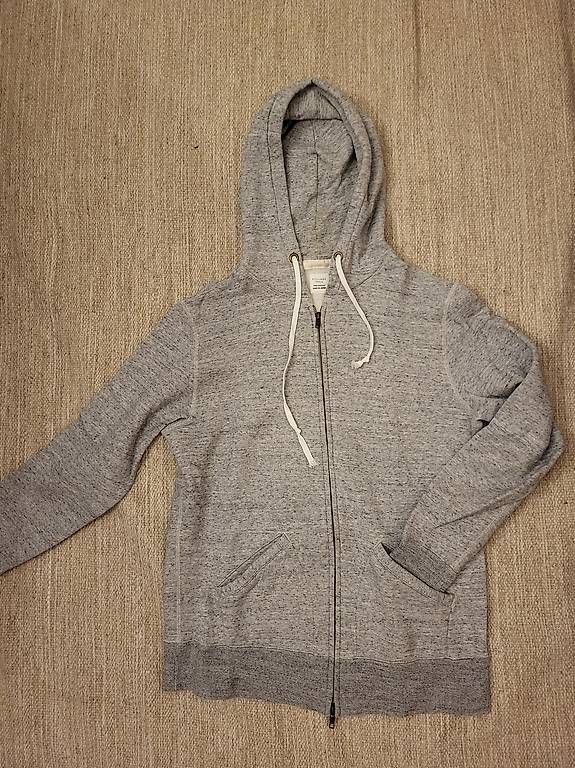 Pullover & Sweatshirts: Sweat a capuche Village Paris XL – Gebraucht aus Lausanne von imreloumaye 4