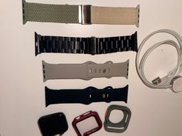 Apple Watch SE + 4 bracelets, dont 2  neufs offerts.