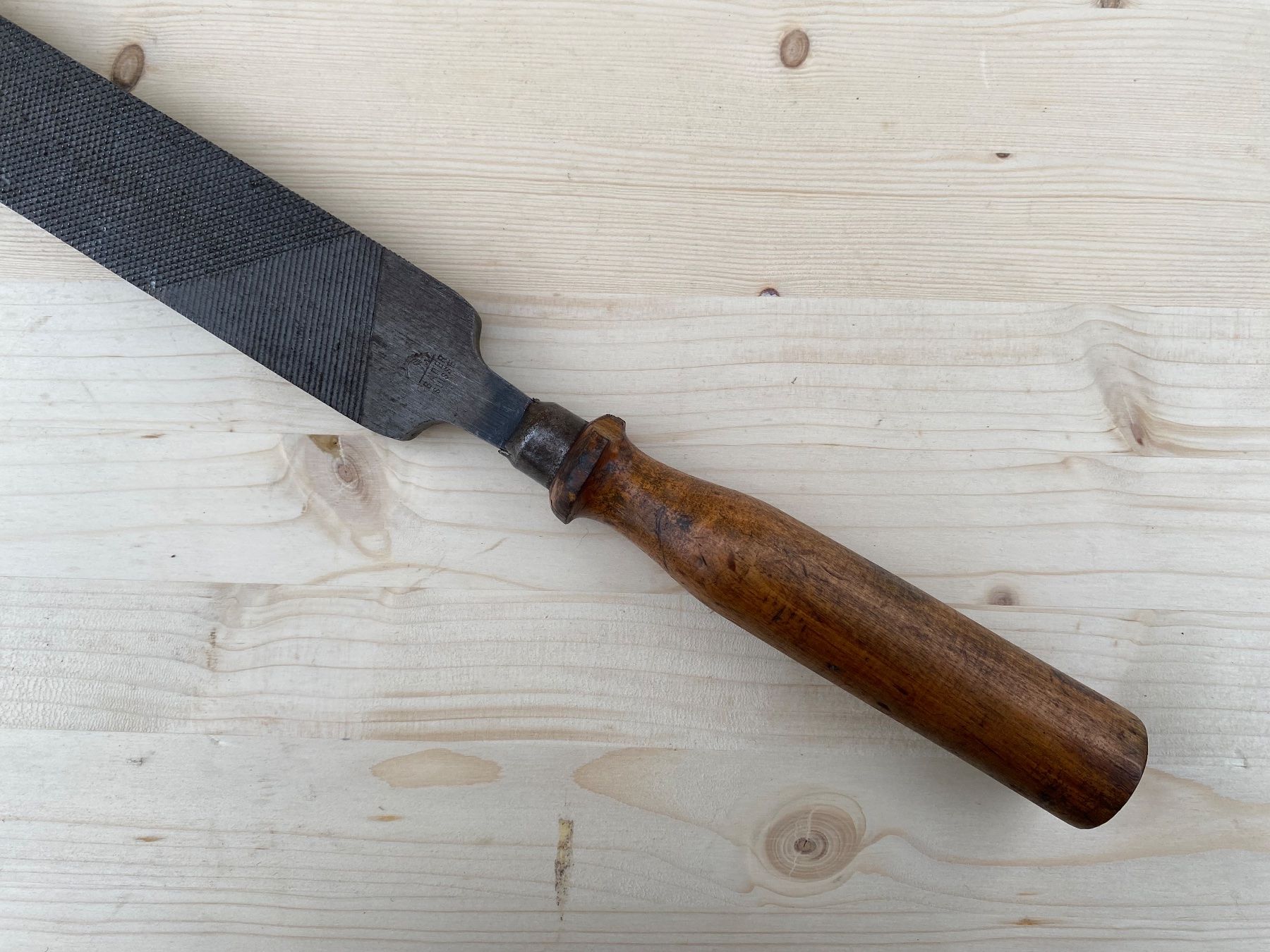 Tutti gli attrezzi: grosse Baiter Suisse Feile mit Holzgriff – Usato da Feldbach venduto da Olive1 6