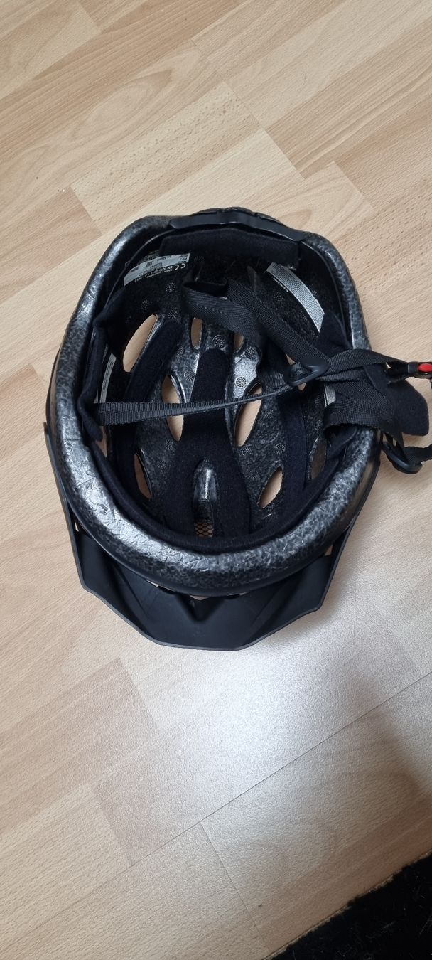 Crosswave Caschi: Crosswave Fahrradhelm, schwarz – Usato da Lostorf venduto da _Venus_ 3