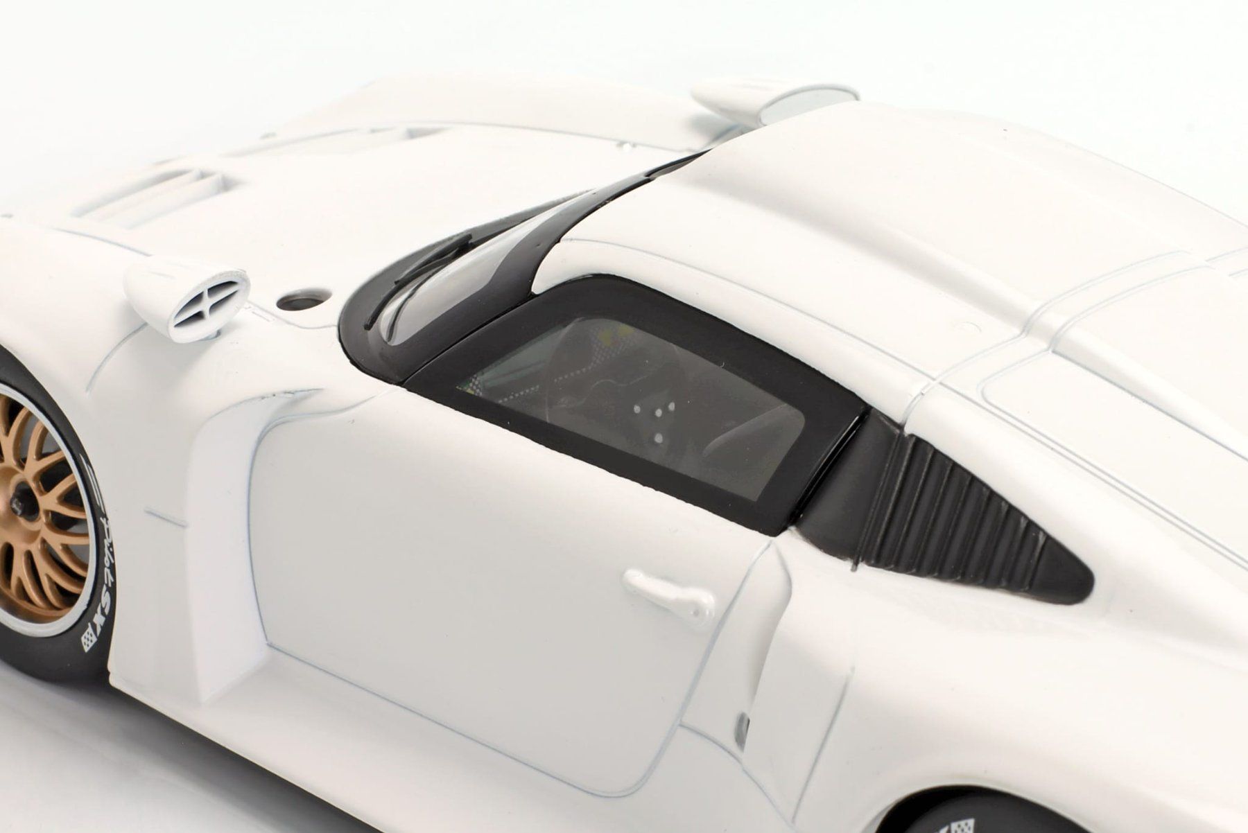 Porsche Modellini d'auto: Porsche 911 GT1 Plain Body Version white 1:18 WERK83 – Nuovo e nell'imballaggio originale da Stäfa venduto da wkmodells 5