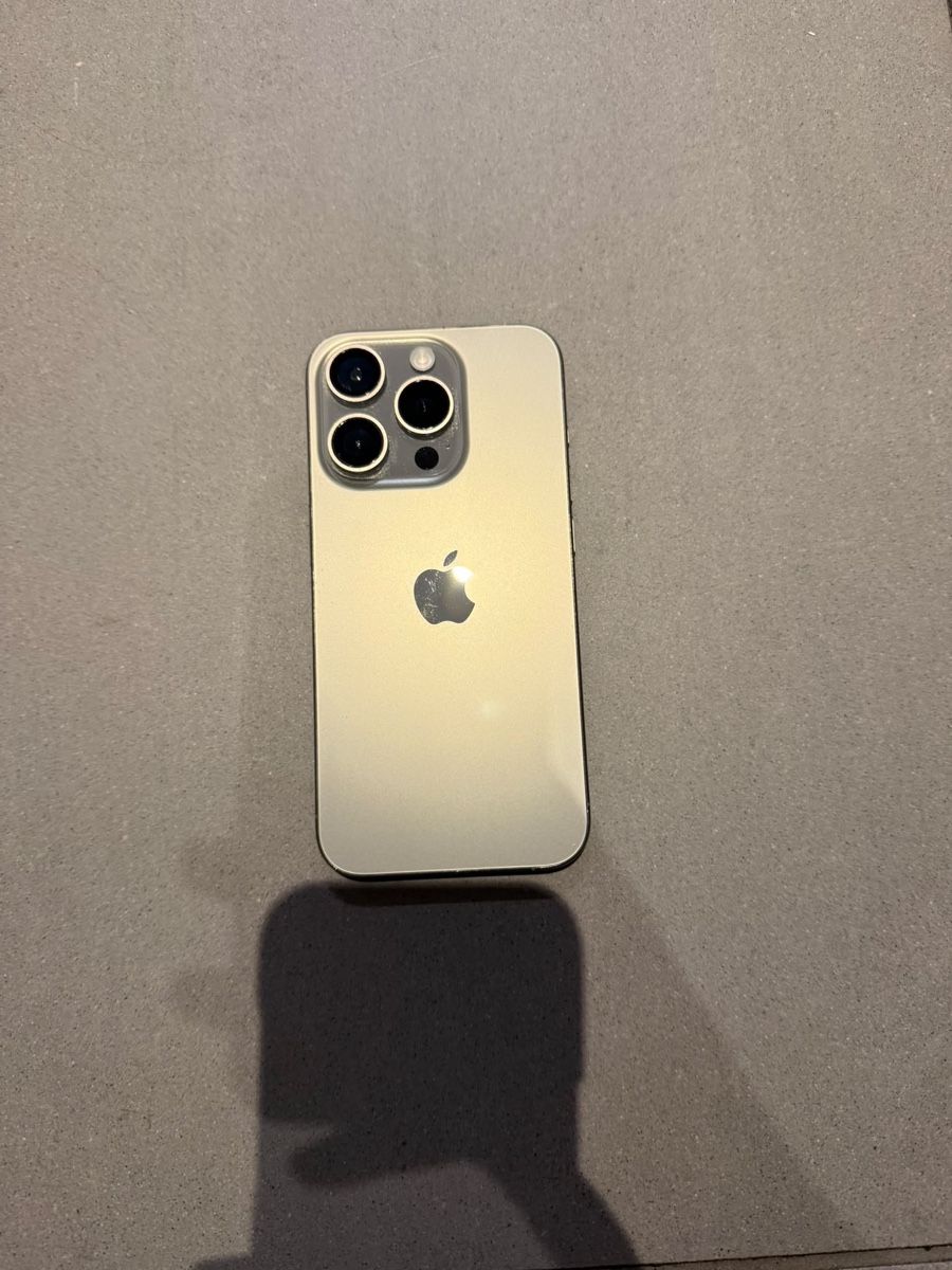 Apple Portables: Apple iPhone 15 pro – Neuf (Voir description) à Henggart par 00Silverstar00