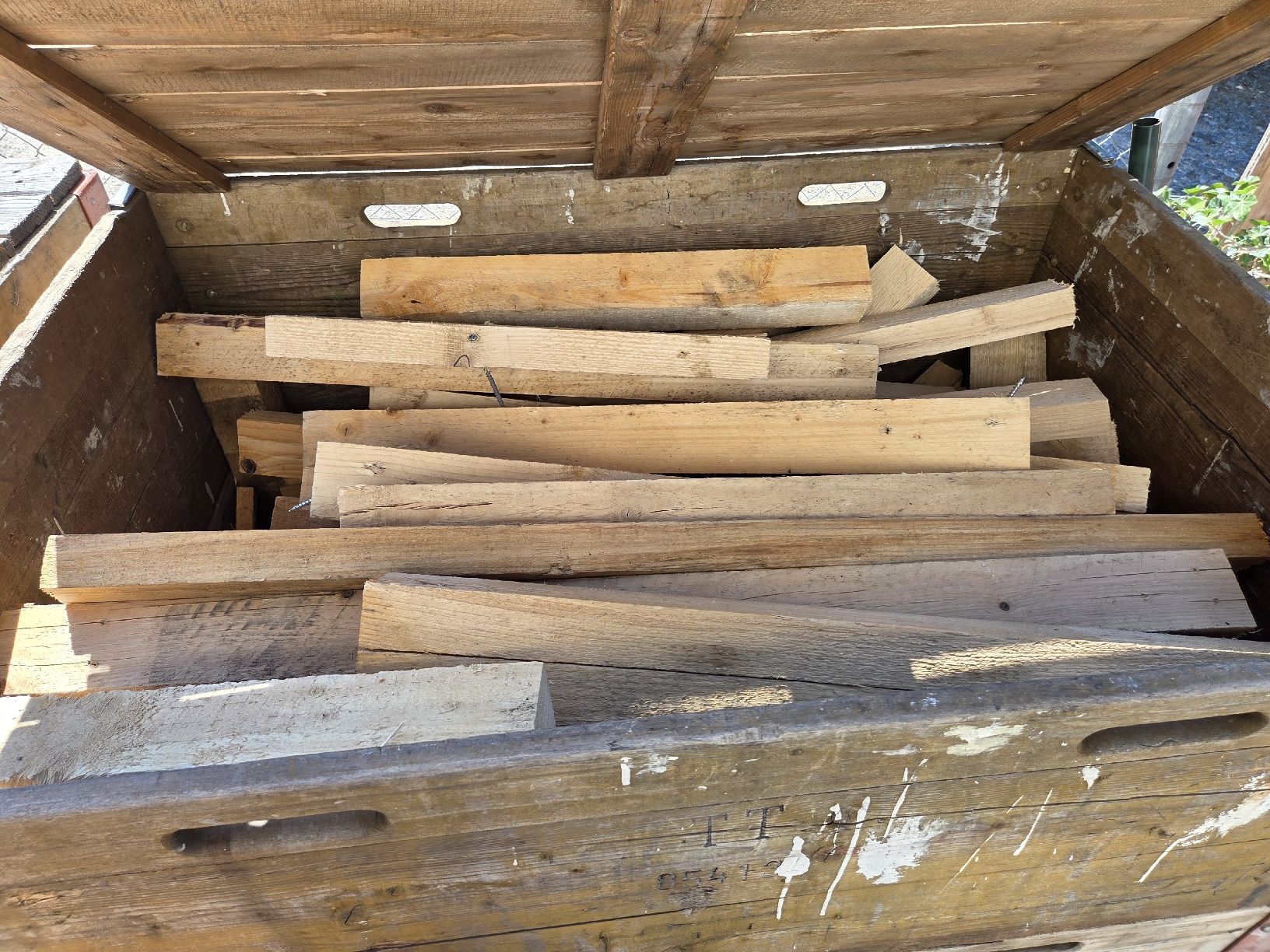 Articles en bois: 1 Palettenrahmen mit Holzreste- Kanthölzer-  gemischt – D'occasion à Oberhasli par General-Dealer 1