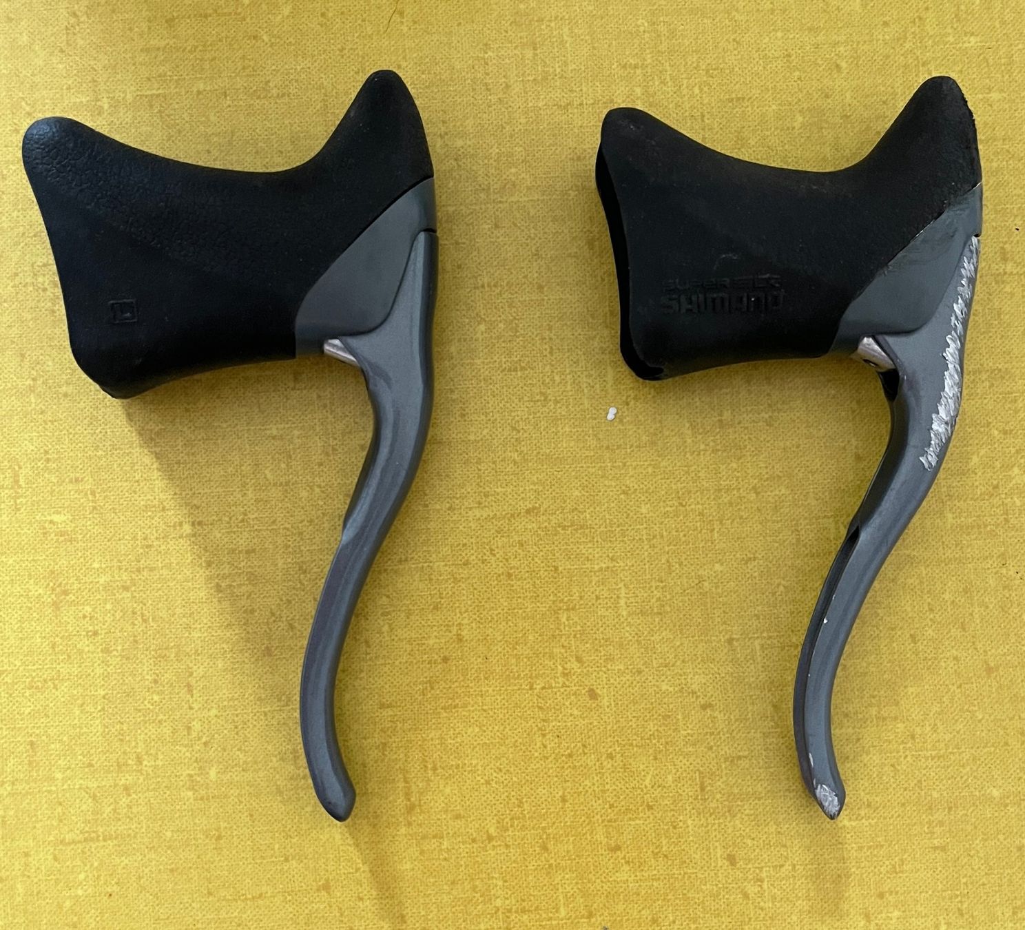 Shimano Ersatzteile: 1 Paar Bremshebel Shimano 600 – Gebraucht aus Bern von Achkrach
