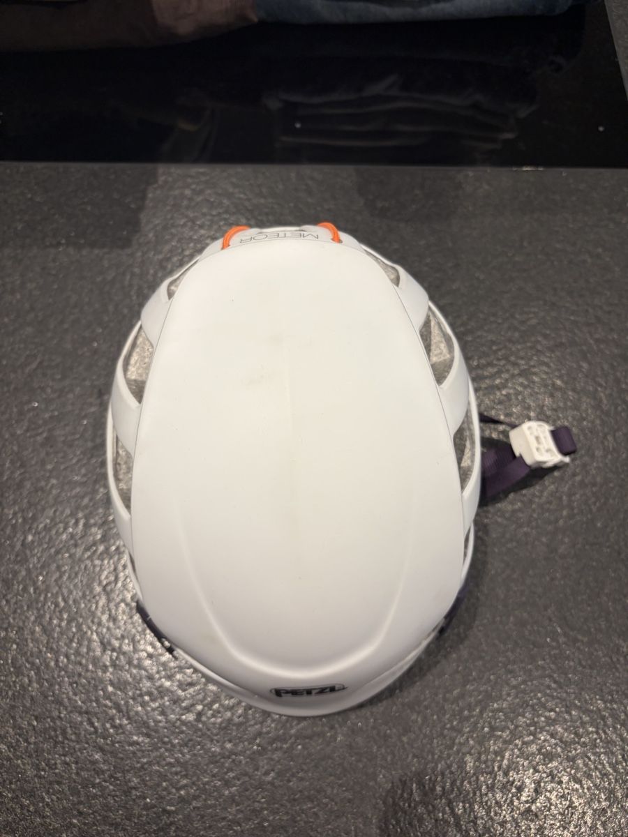 Caschi: Petzl Meteor Grösse S/M – Usato da Malans GR venduto da norina2121