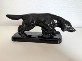 Hunde-Figur aus Keramik, Laufen