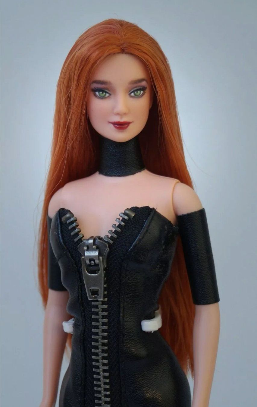 Bambole: Schöne Barbie repainted inkl. Kleid – Usato da Niederbipp venduto da kevintifu20 2