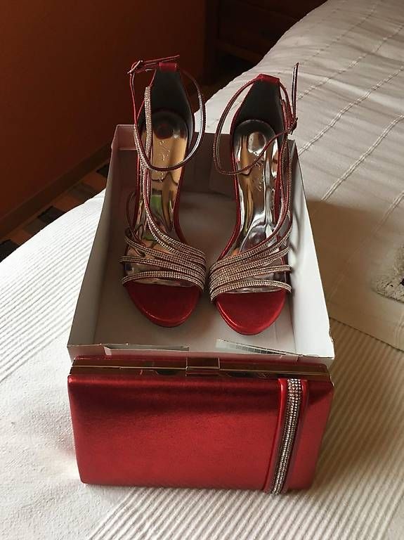 Scarpe da donna: Ensemble dame chaussures;sacs;capeline fourrure  – Usato da Peney-le-jorat venduto da ale_ql5f