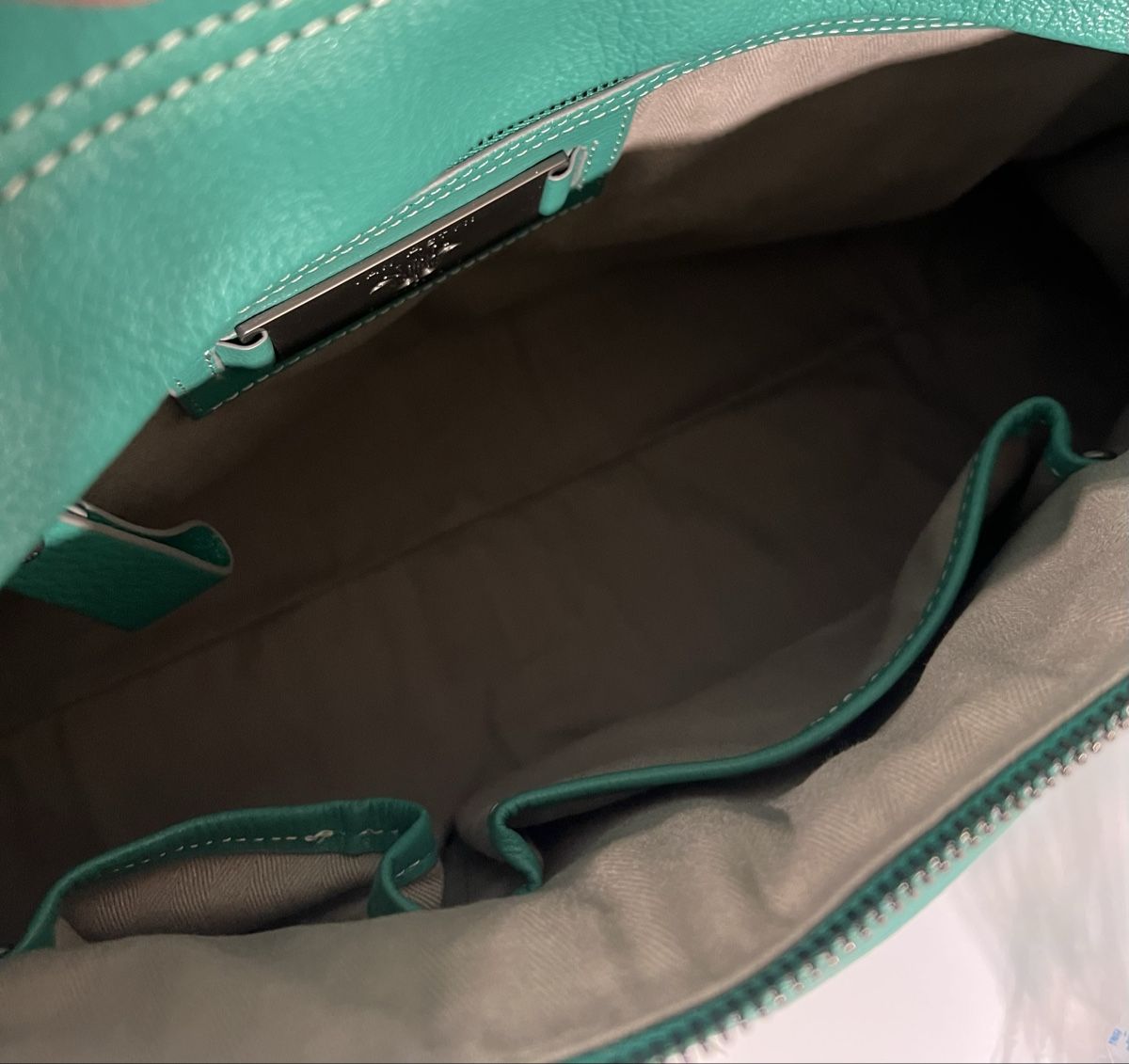 Van Astyn Borse da donna: Sac à main vert en cuir Van Astyn – Nuovo e nell'imballaggio originale da St-Pierre-Clages venduto da ste_xk6p 5