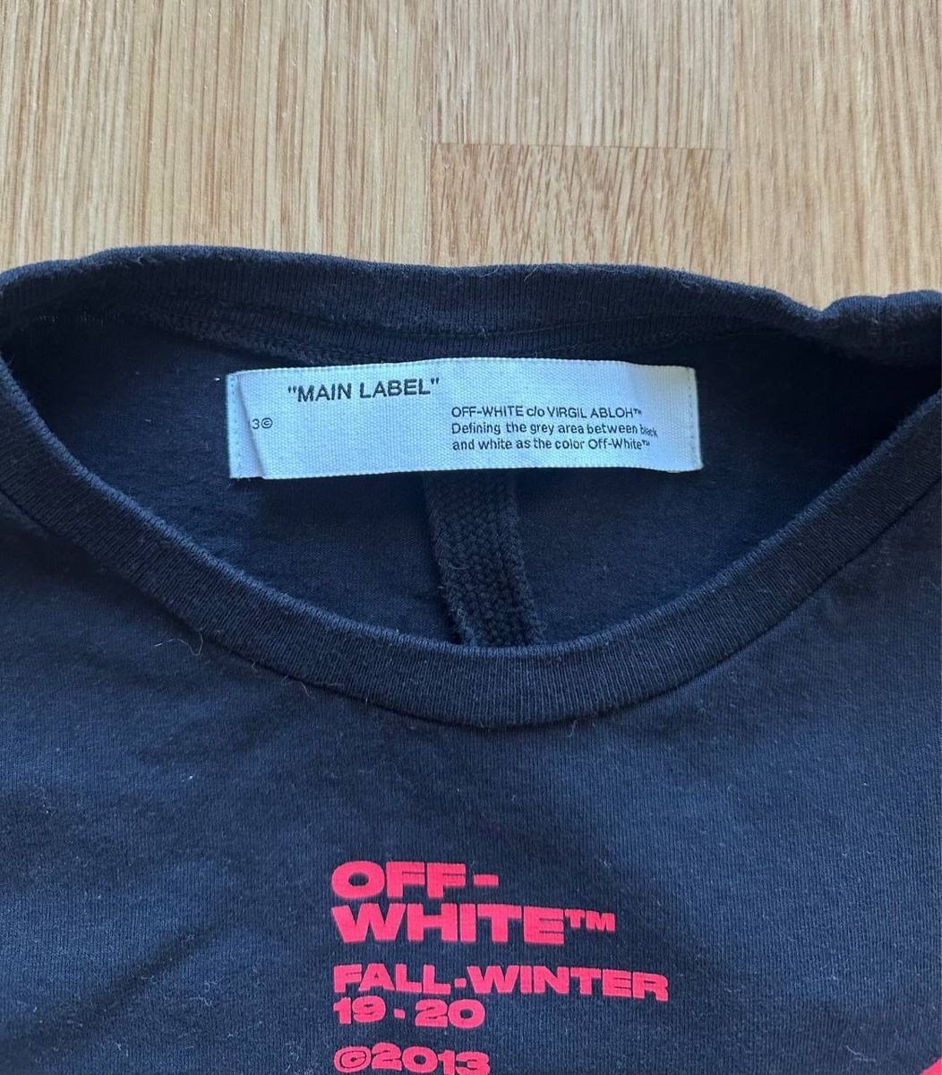 Off-White T-Shirts: Off white Tshirt  – Gebraucht aus Pfäffikon ZH von Nataliia. 1