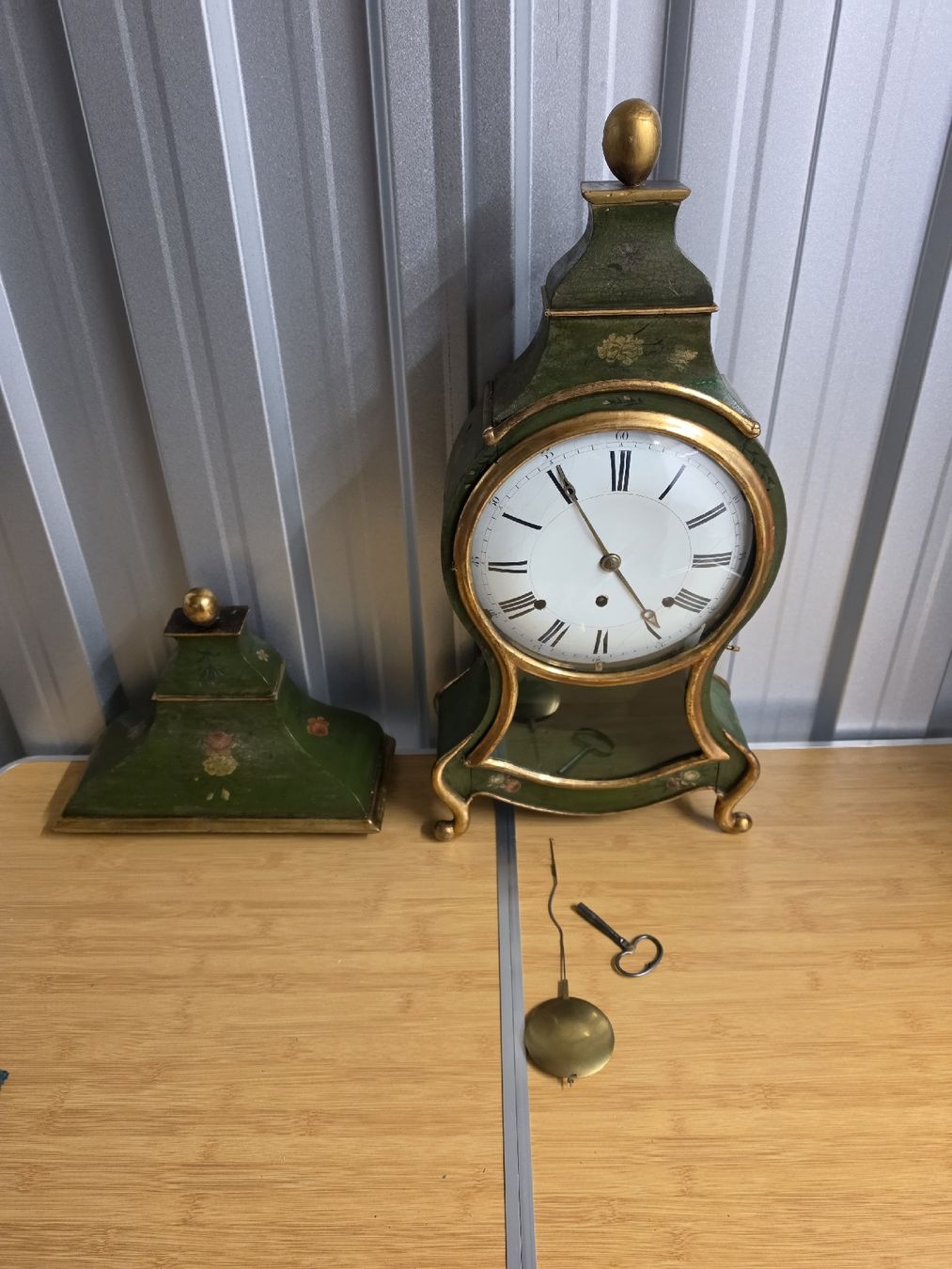 Orologi da terra & Orologi da parete: Pendule neuchateloise ancienne – Usato da Val-d'Illiez venduto da AntiqueG 1