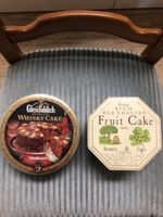 Zwei englische Cake Blechdosen Whisky Cake und Fruit Cake
