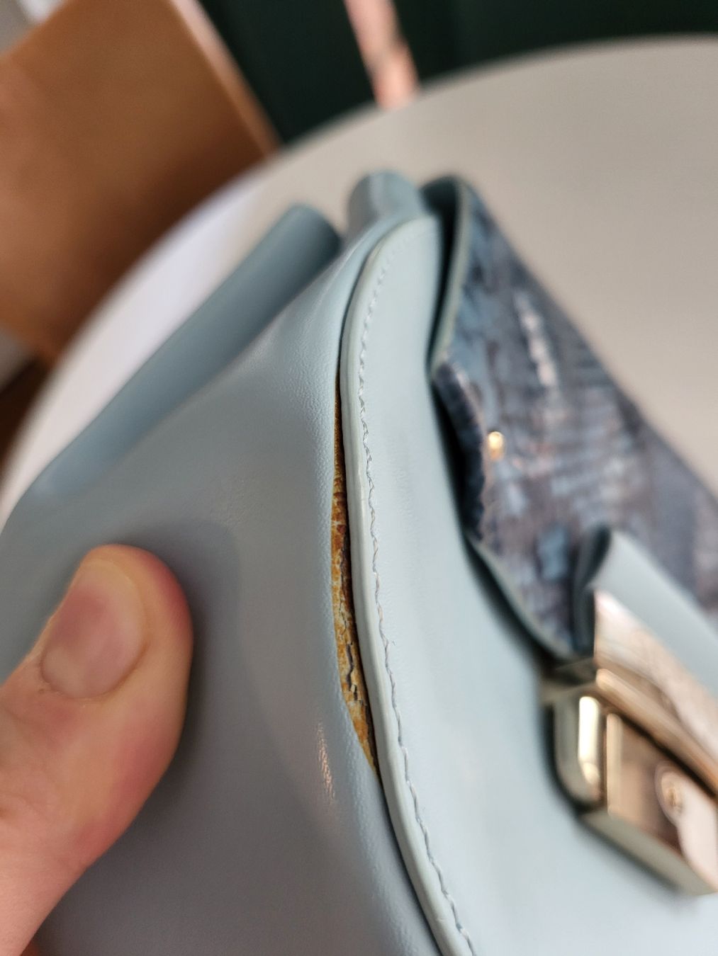 Guess Borse da donna: Guess Tasche, hellblau, Schlangenmuster  – Usato da Basel venduto da Ywana 4
