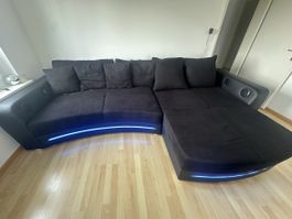 Sofa mit LED und Musikanlage
