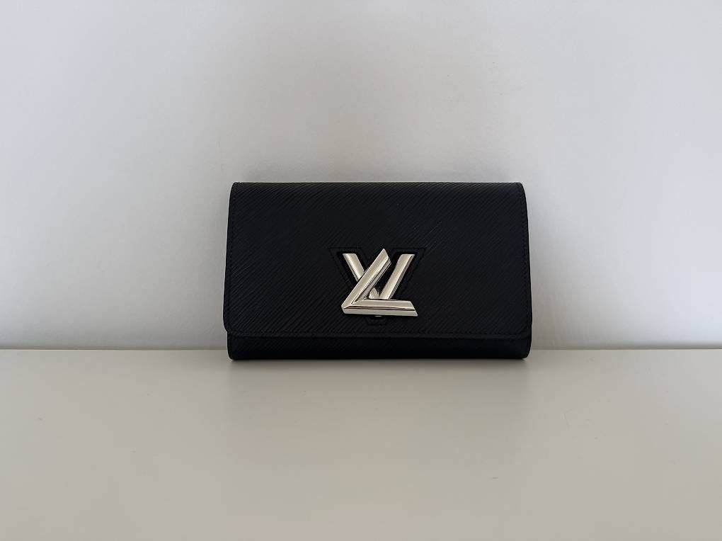 Borse da donna: Louis Vuitton Twist Chain Epi Noir – Usato da Basel venduto da Ohschaumal 1
