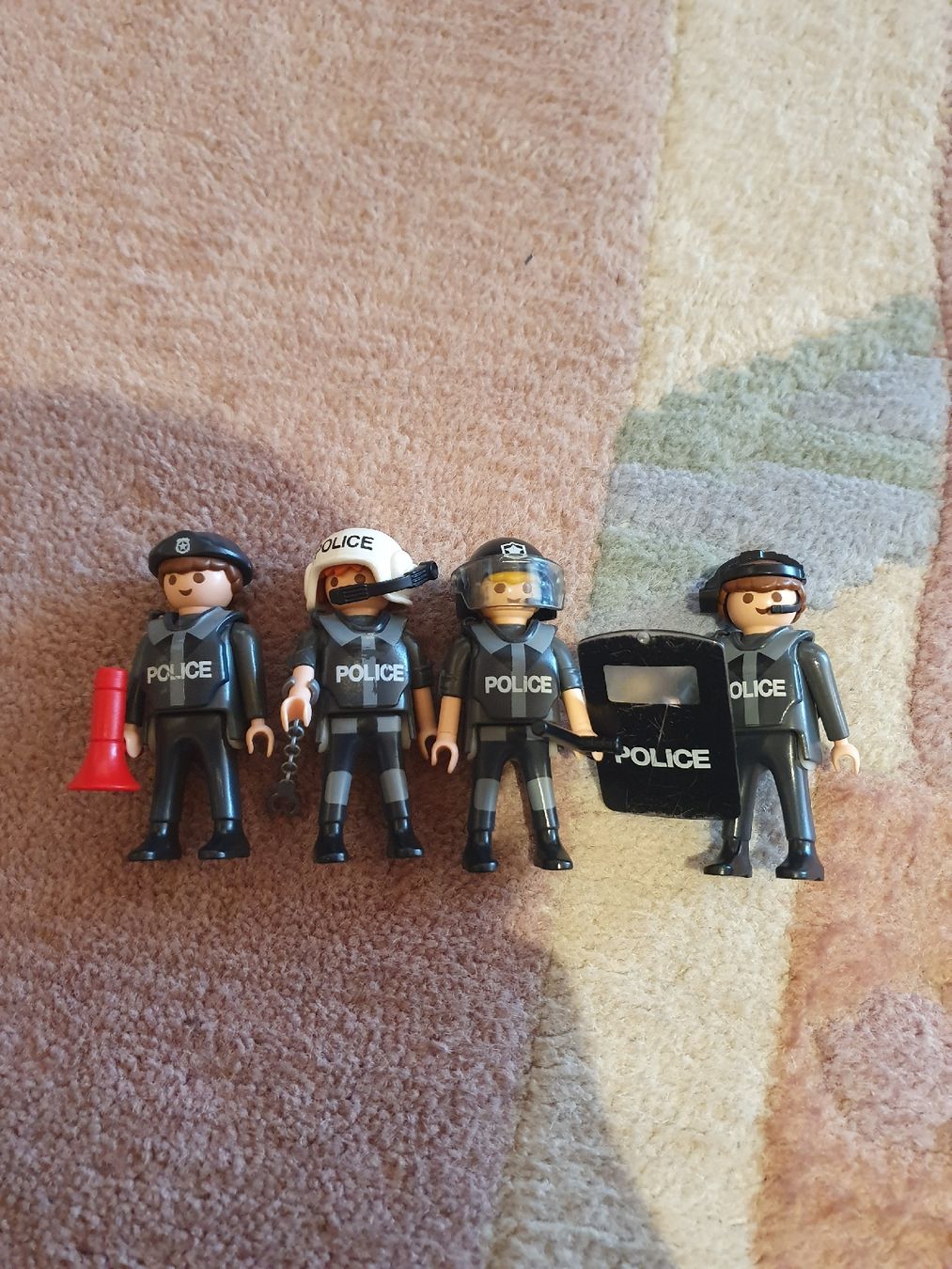 Playmobil Giocattoli: Playmobil Polizei Figuren – Usato da Herznach venduto da _.Puch._
