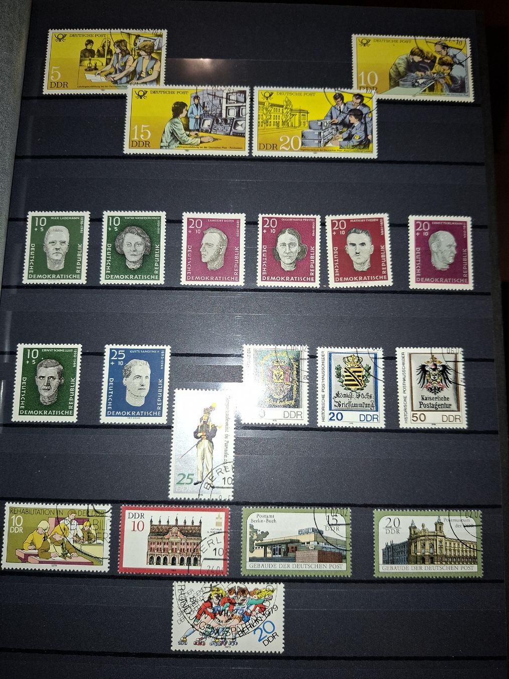 Tutti i francobolli: Briefmarkensammlung DDR  – Usato da Balgach venduto da SIMEON27 7