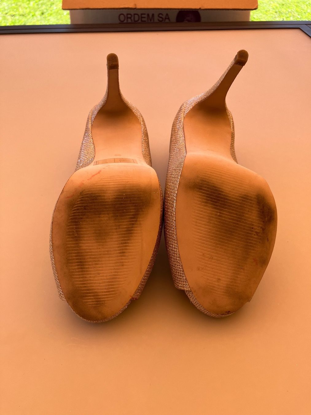 Chaussures femmes: Escarpins dorés Carvela, pointure 39, élégants ✨ – D'occasion à Chavannes-des-Bois par mai_pfq6 3