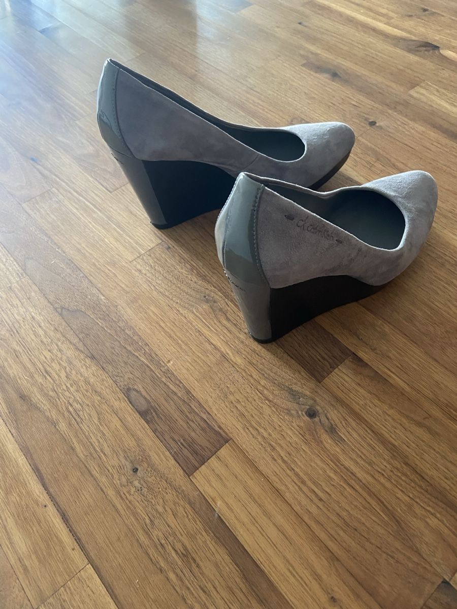 Calvin Klein Damenschuhe: Calvin Klein Keilabsatz Pumps, grau, Gr. 39 – Gebraucht aus Bäch SZ von manda8806 1