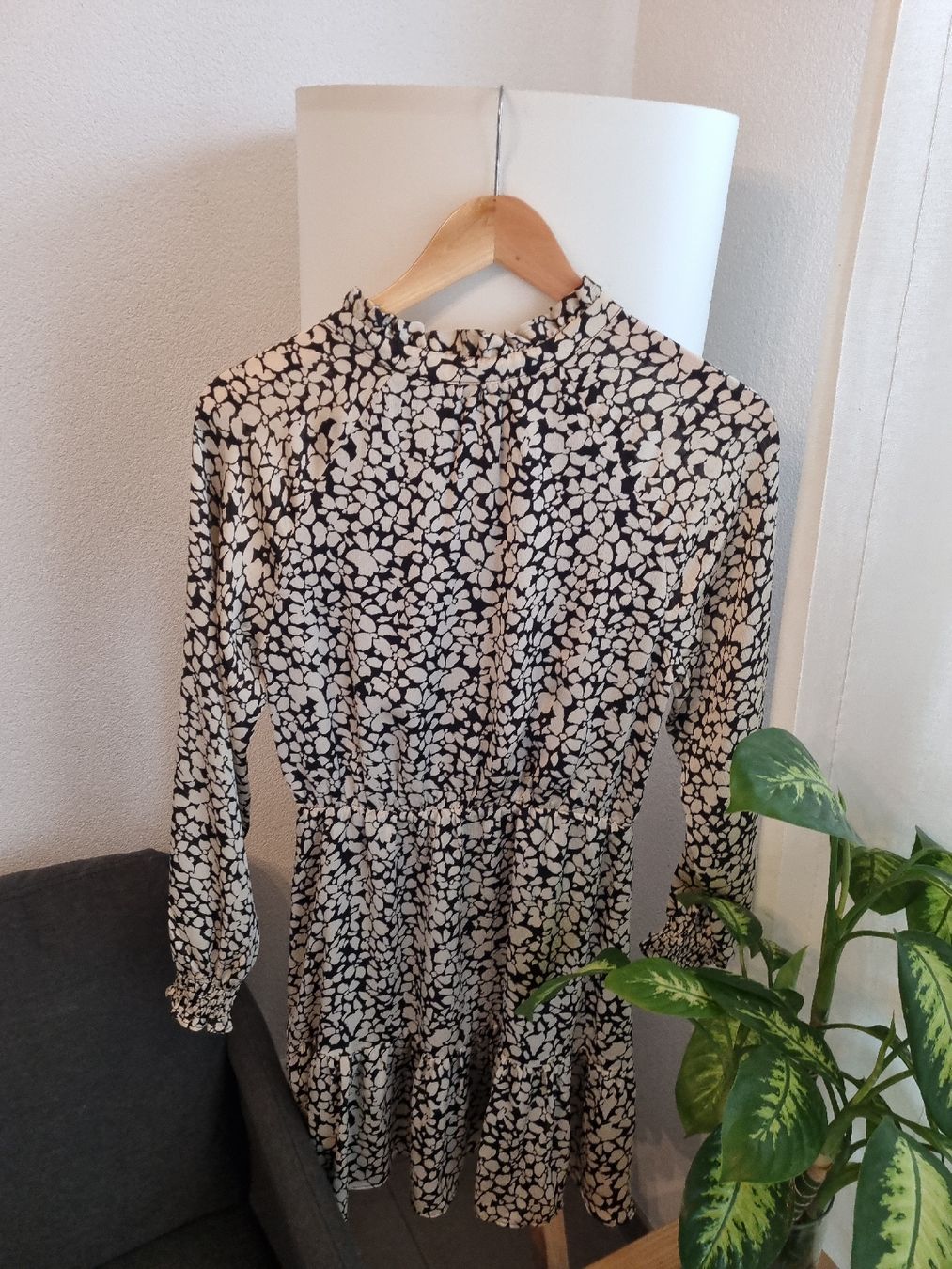 Mango Vestiti: MANGO Floral Dress Black/Beige – Nuovo (secondo la descrizione) da Aigle venduto da Smagbrelle18 6