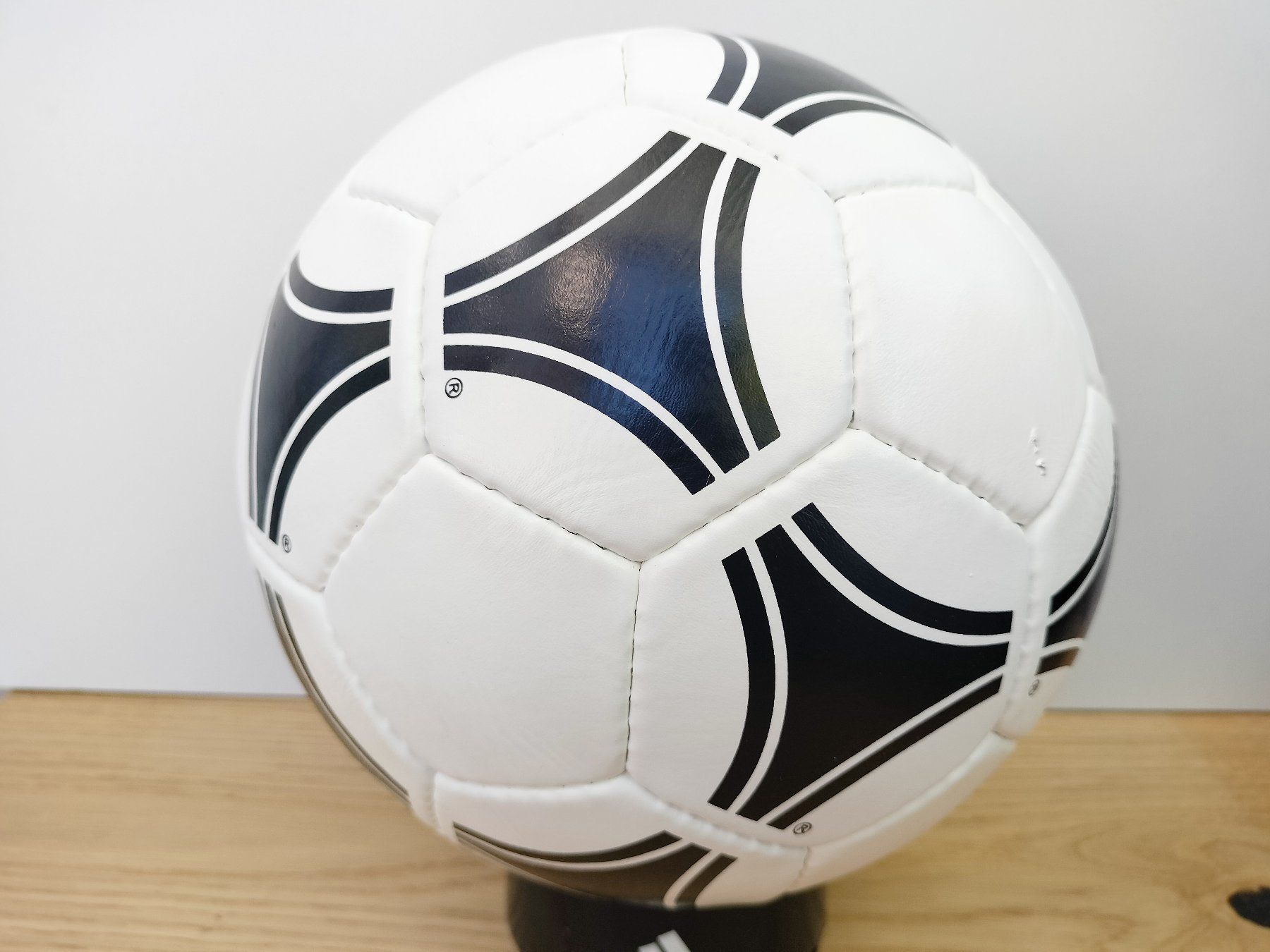 Adidas Palloni: Original Adidas Matchball WM 1982 – Usato da Wil SG venduto da kaizzen 8