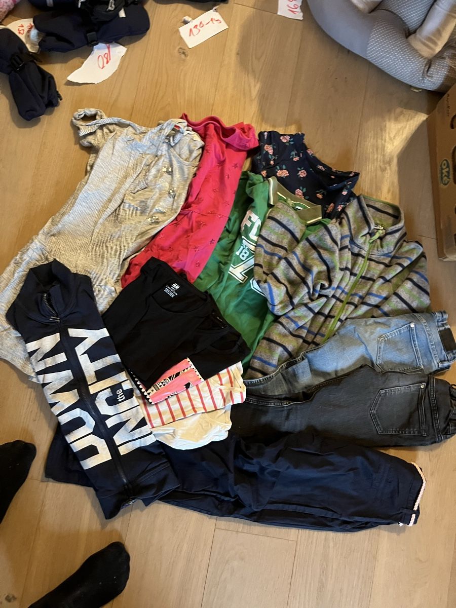 Lotti & Set di vestiti: Kleiderpaket Grösse 134 – Usato da Waldkirch venduto da son_wlp2