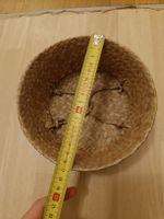 Handgeflochtener Korb aus Naturmaterial