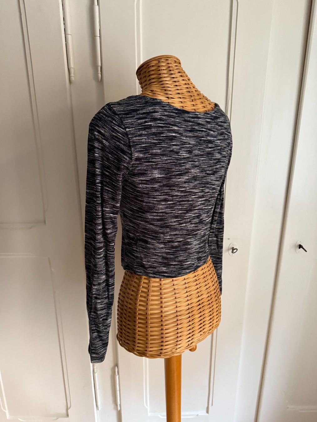 H&M T-shirt: Langarmshirt schwarz-weiss meliert S – Usato da Zürich venduto da Diazaio 2