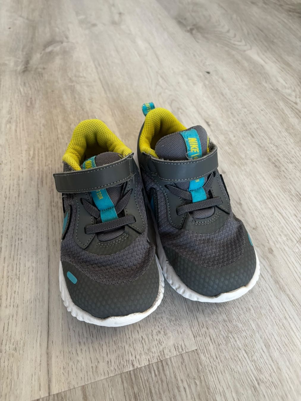 Schuhe für Jungen: Kindersneaker Gr. 27 – Gebraucht aus Hochfelden von rub_rnw5