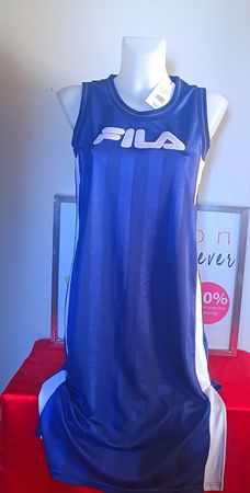 Robe d'été FILA bleue à rayures, taille S, légère et stylée.