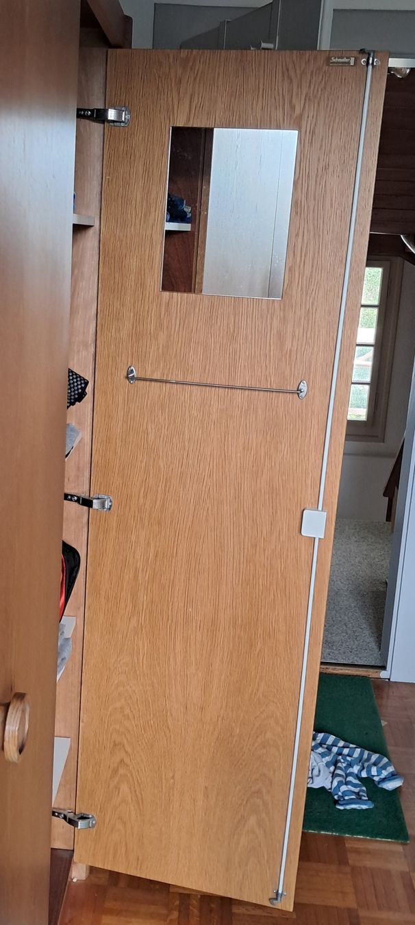 Schränke: Kleiderschrank Holz – Gebraucht aus Boll von Fabischa 2
