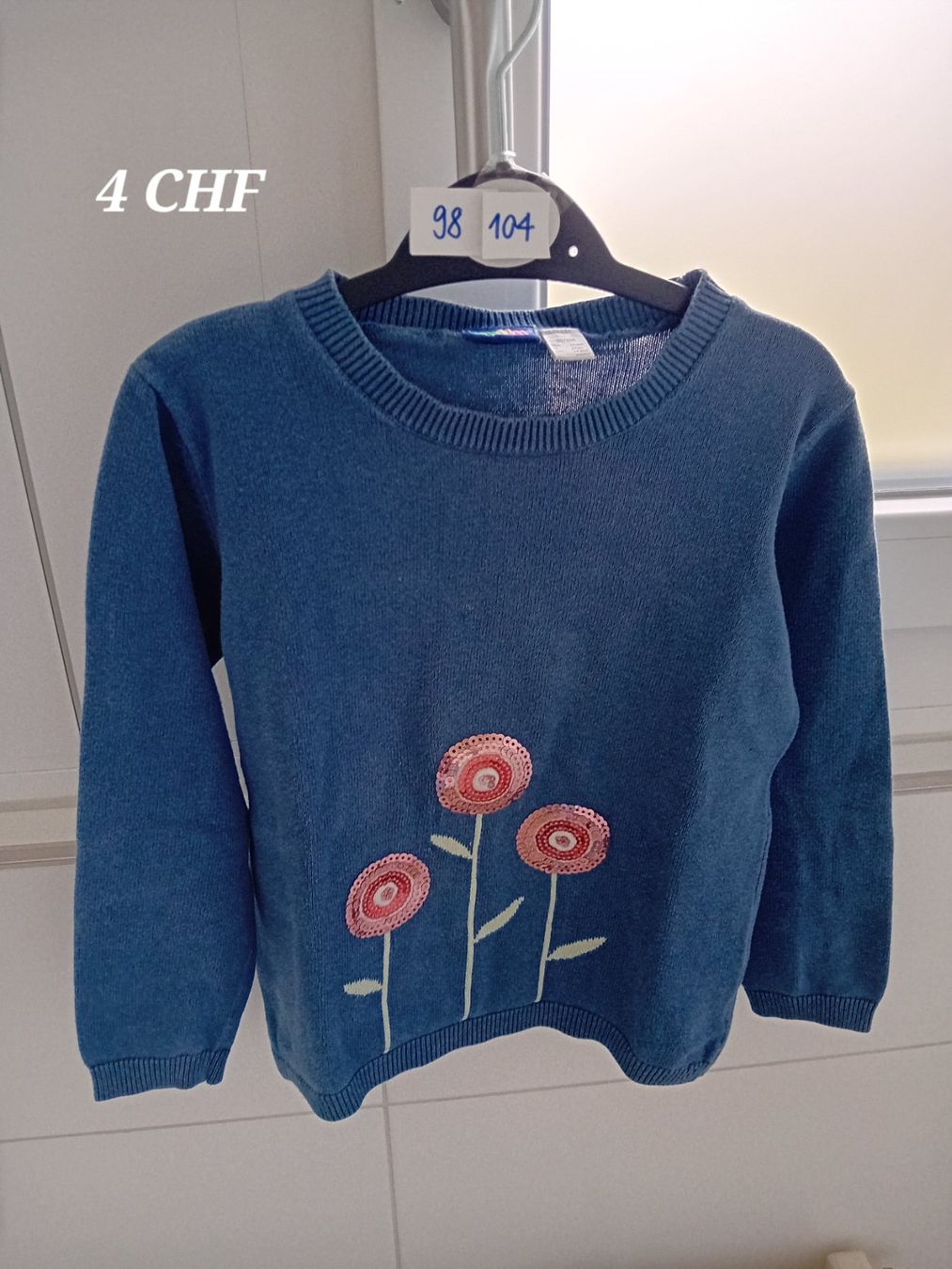 Pullover & Sweatshirts: Pullover Mädchen langarm Grösse 104 – Gebraucht aus Romanshorn von cojbamil