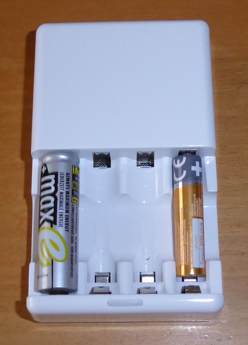 Akkus & Batterien: Batterieladegerät für 4 AA oder 4 AAA Batterien – Neu (gemäss Beschreibung) aus Spreitenbach von Turbo_1105 3