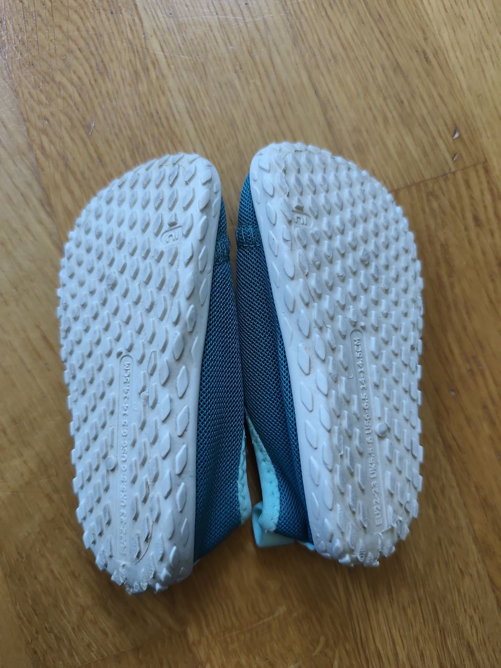 Decathlon Scarpe per ragazzi: Badeschuhe Nabaiji – Usato da Mühleberg venduto da Riverinyoureyes 1