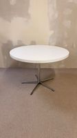 Runder vintage Tisch weiss mit Chromfuss in Sternenform