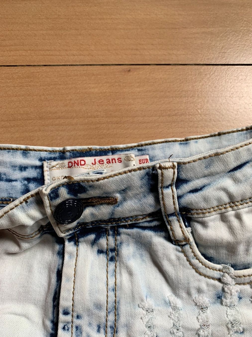 Jeans: DND - Destroyed Jeansshorts hellblau XS – Gebraucht aus Zürich von Diazaio 1
