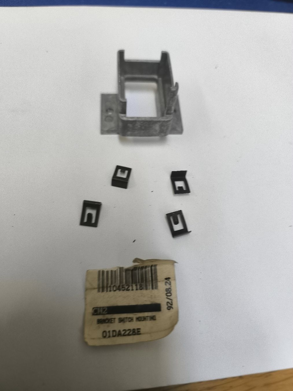 GM Alle Autoersatzteile: Convertible Top Switch Halterung 65-68 Impala,Camaro, Fireb. – Neu (gemäss Beschreibung) aus Oberwil b. Zug von Gto469