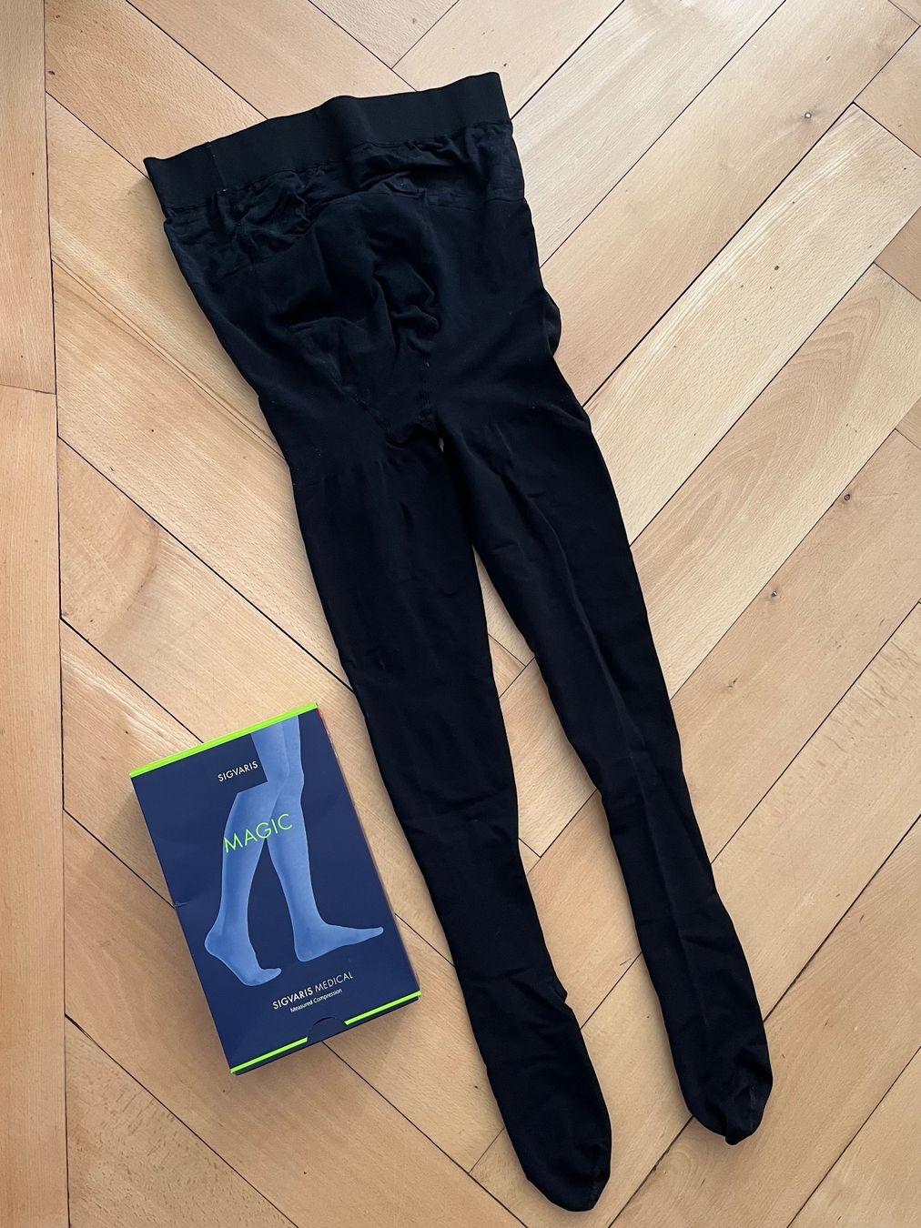 Sigvaris Calze & Collant: Kompressionsstrumpfhose Schwangerschaft schwarz – Usato da Bern venduto da FilRSS 1