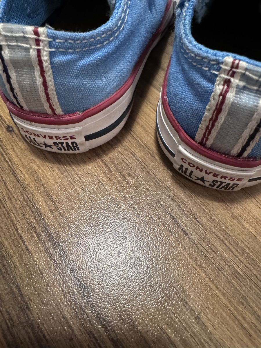 Converse Chaussures garçon: Converse Grösse 20 – D'occasion à Dübendorf par Premium-Cars 1