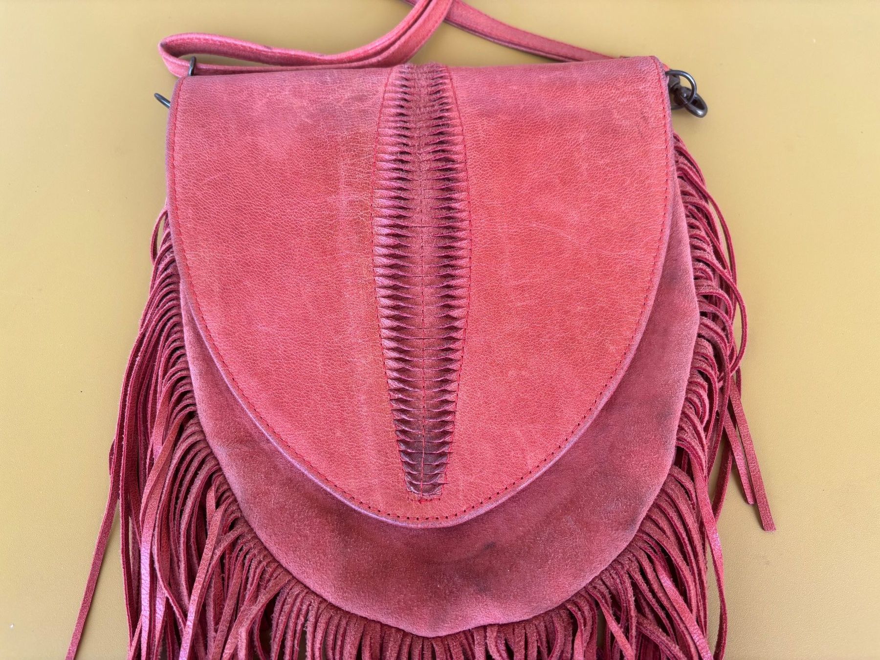 Taschen: Rote Ledertasche im Boho Stil mit Fransen – Gebraucht aus Zürich von missmodernage 1