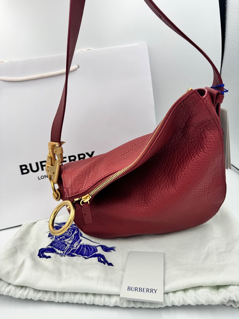 Burberry Borse da donna: 💝 Burberry Tasche small Knight ruby – Nuovo e nell'imballaggio originale da Wiedlisbach venduto da Sistershop