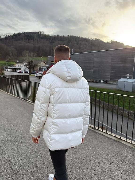 Giacche: Neuwertige Bally-Daunenjacke – Usato da Läufelfingen venduto da Benjamin.1990 2