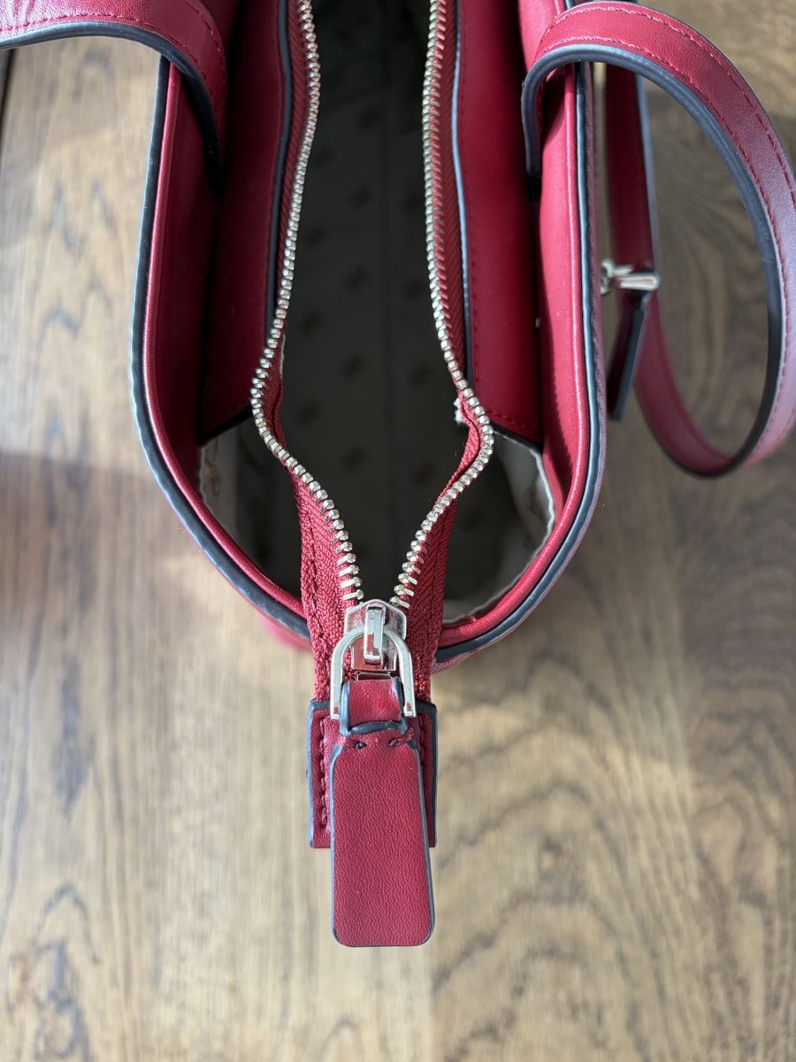 Guess Taschen für Damen: “Guess” shoulder bag in very good condition – Gebraucht aus Zürich von MariaJC 1