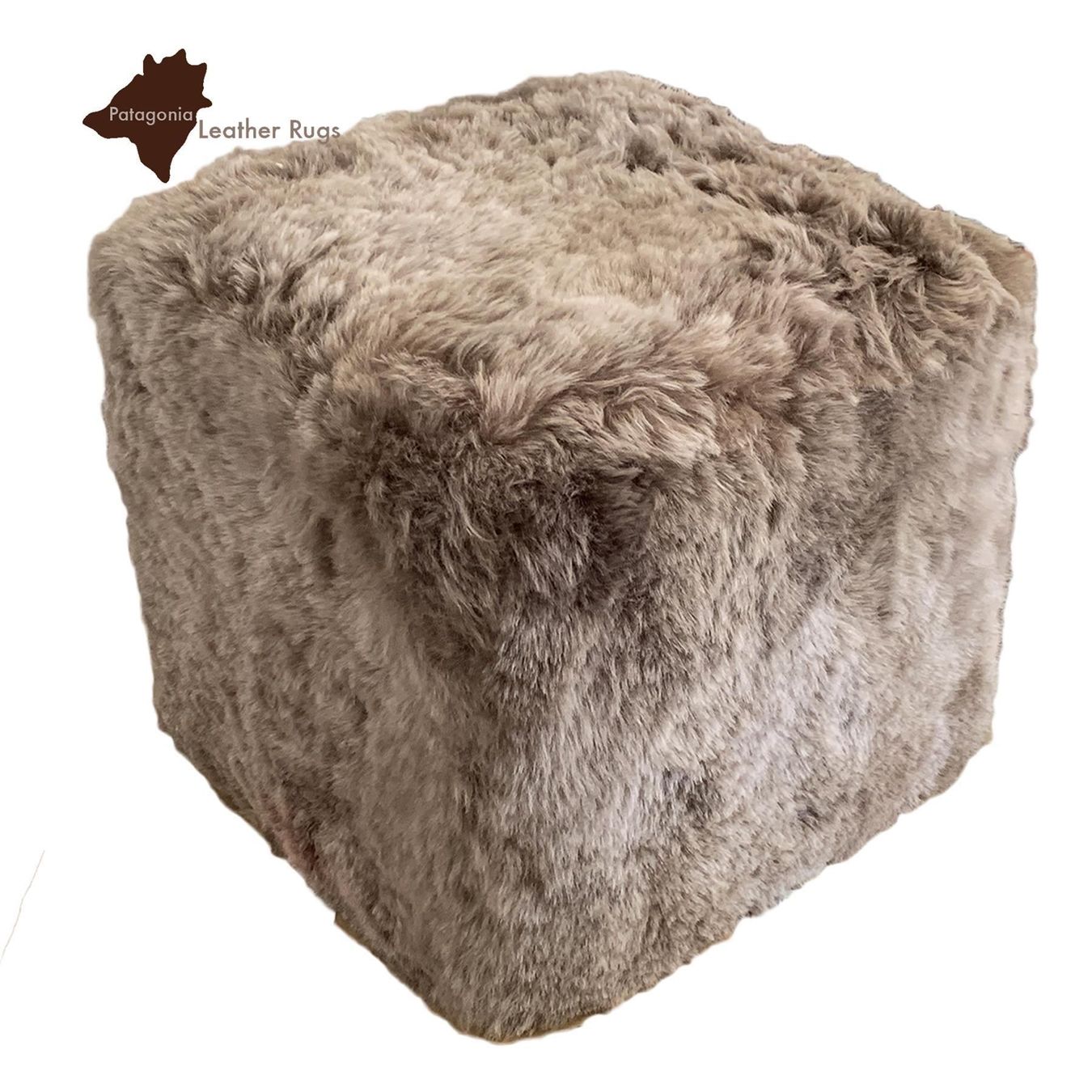 Sgabelli: Lammfell Hocker Taupe – Nuovo e nell'imballaggio originale da Arbedo venduto da patagonialeatherrugs