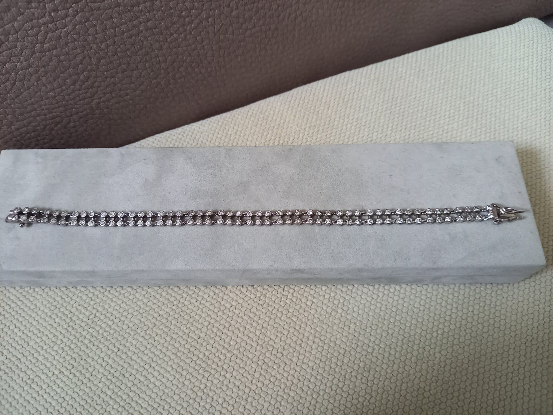 Armbänder & -reifen: Schönes Silber Armband mit Steinen – Gebraucht aus Rickenbach LU von ata47